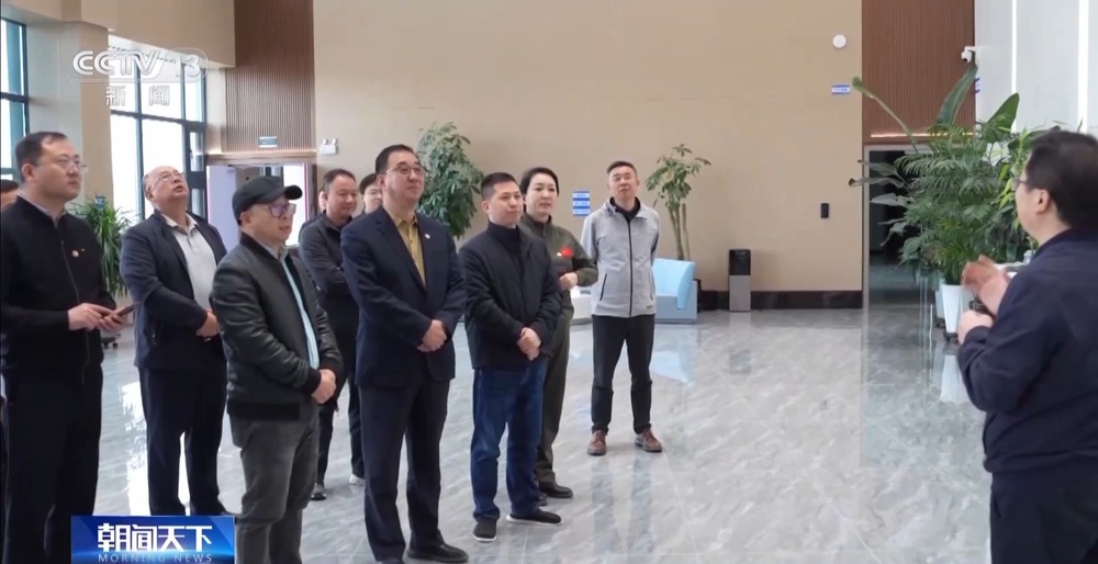 一线调研丨数据传输比眨眼还快 昔日“戈壁油城”蜕变“算力新城”(图23)